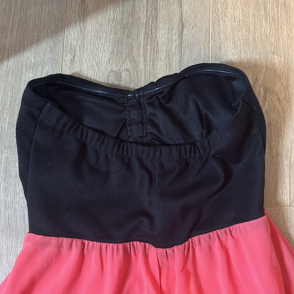 Strapless Asymmetrical Flowy Dress - Picture 4 of 5